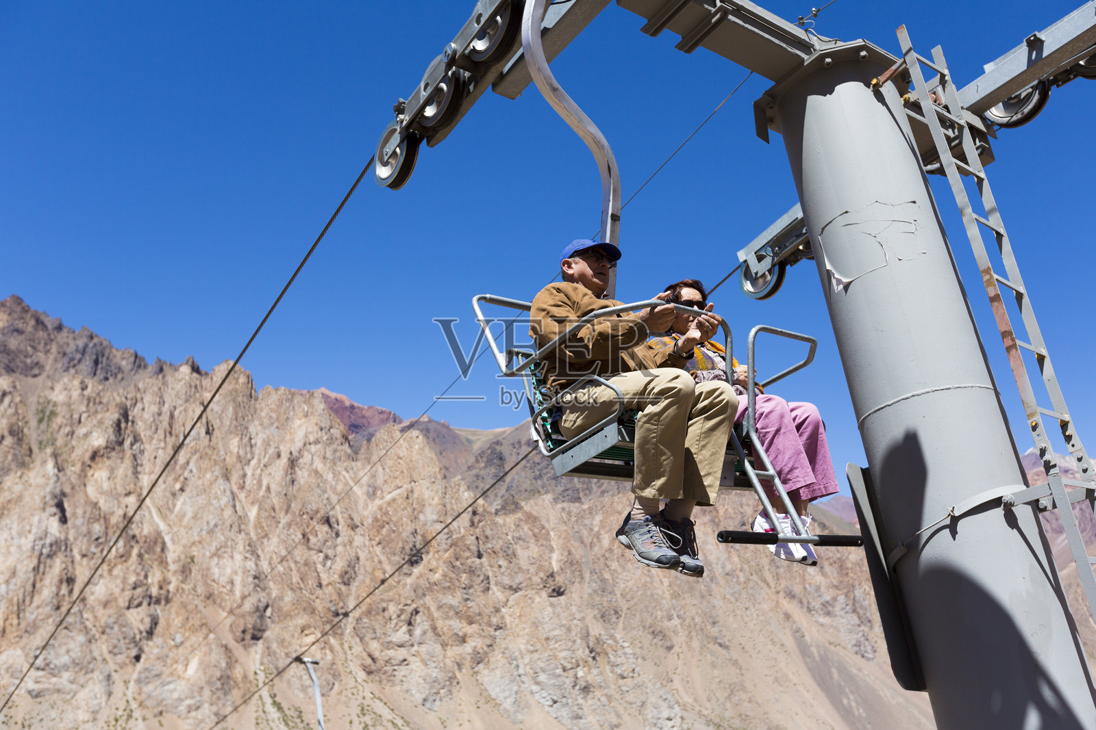 阿根廷阿空加瓜国家公园内空荡荡的滑雪缆车照片摄影图片