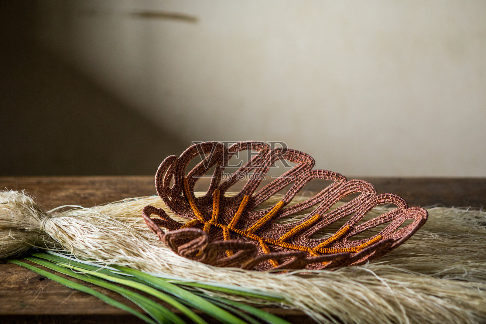 由植物纤维手工制作的工艺品，位于巴西亚马逊州里约黑河流域的圣加布里埃尔达卡乔埃拉。照片摄影图片