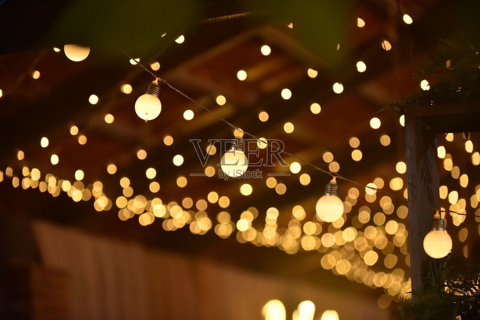 模糊失焦的灯光摄影，适合用作纹理背景的派对装饰照片摄影图片