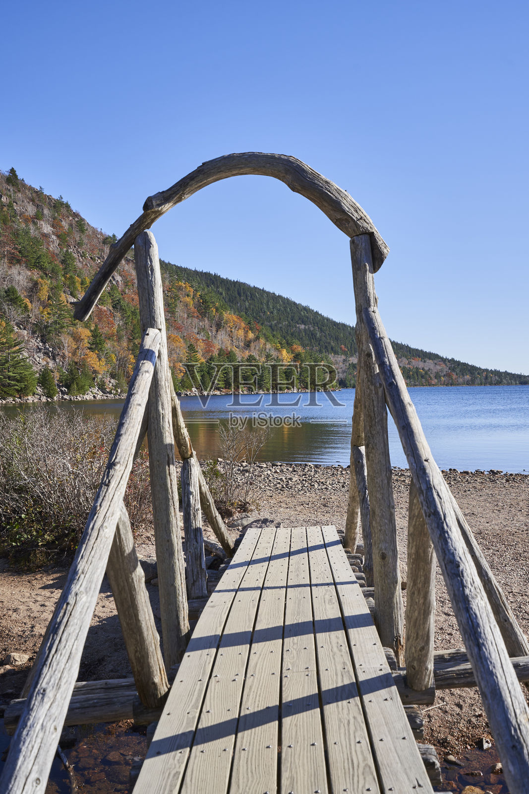 秋季的乡村木桥照片摄影图片