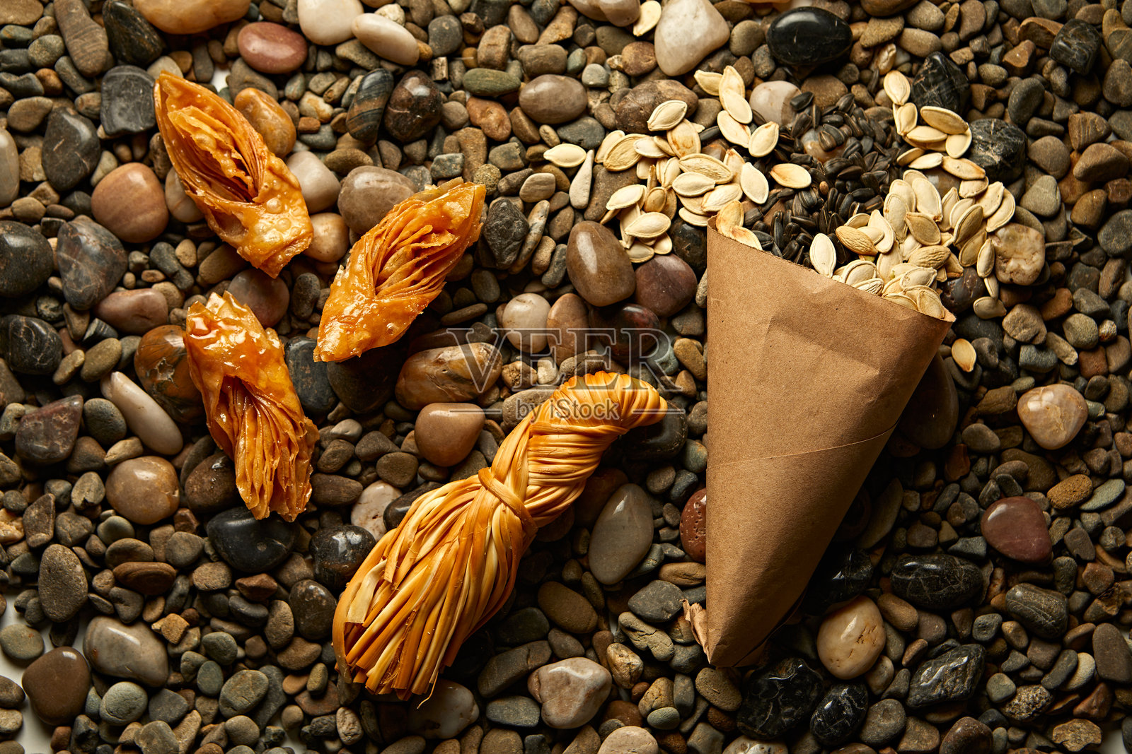 静物画：巴克拉瓦、奶酪和南瓜七件套照片摄影图片