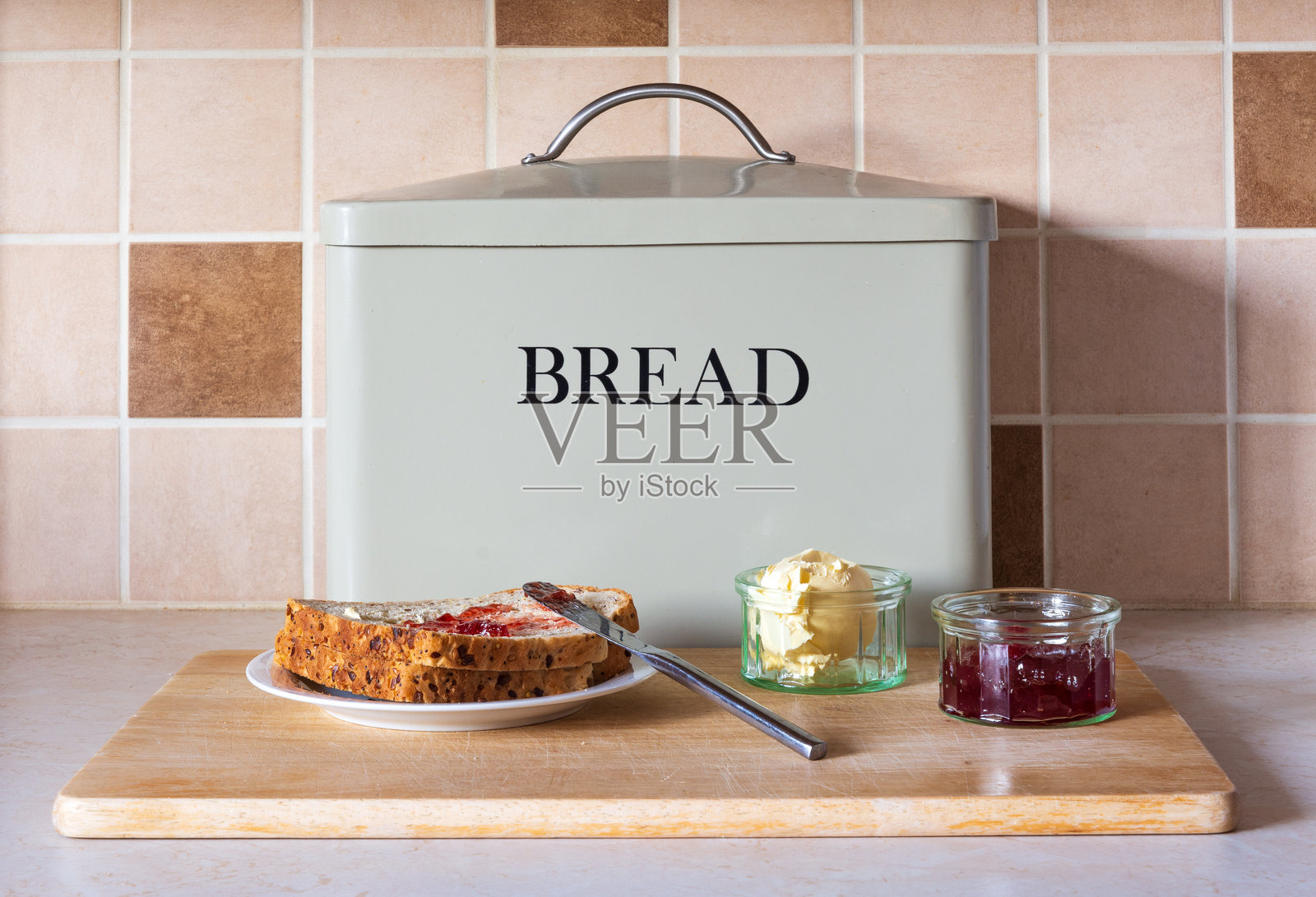 制作果酱三明治照片摄影图片