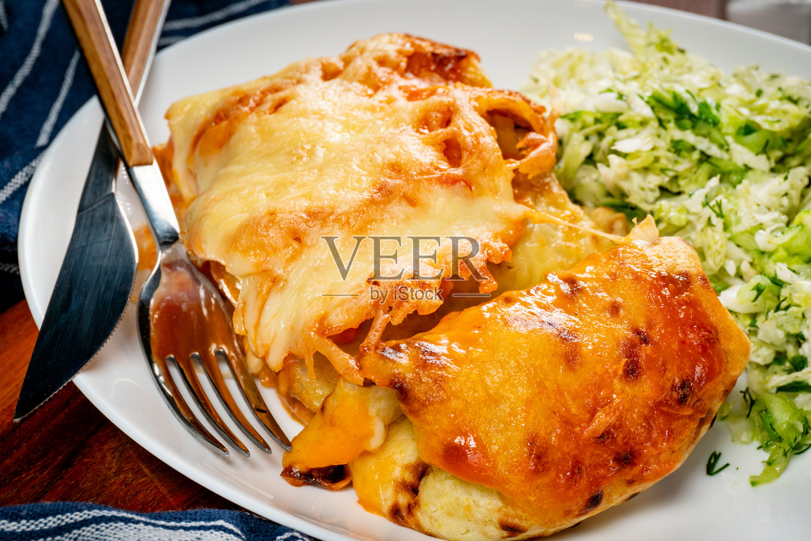 奶酪烤饼夹心煎饼。照片摄影图片