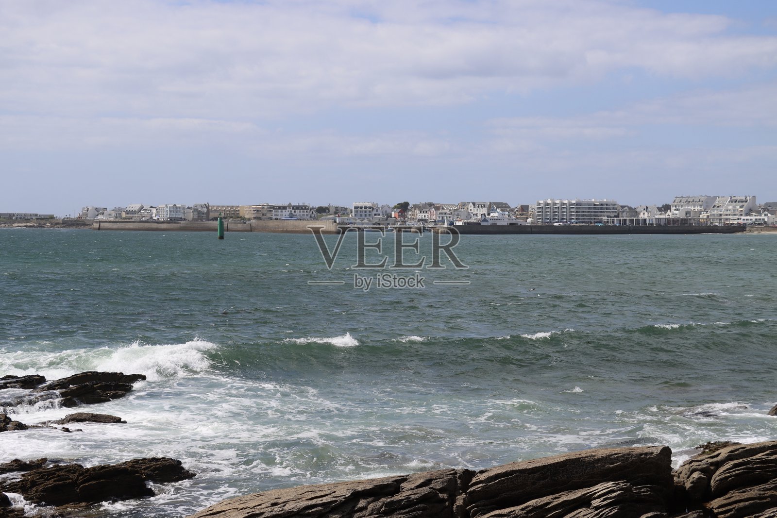 游客们在基贝龙享受假期照片摄影图片