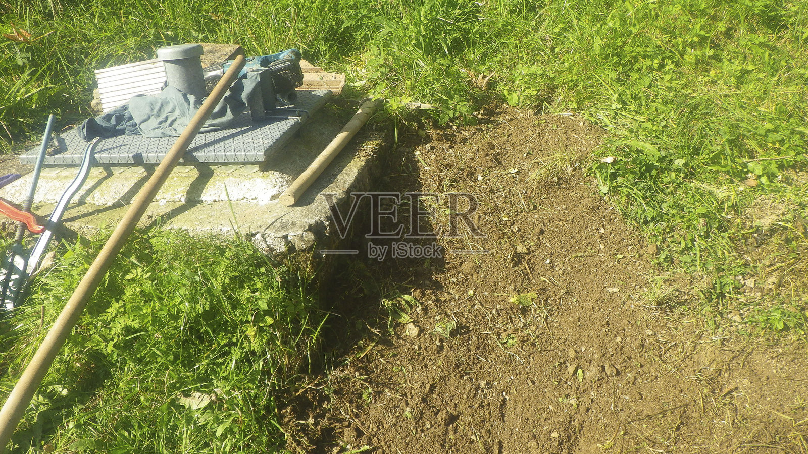 井的建设与水的保持照片摄影图片