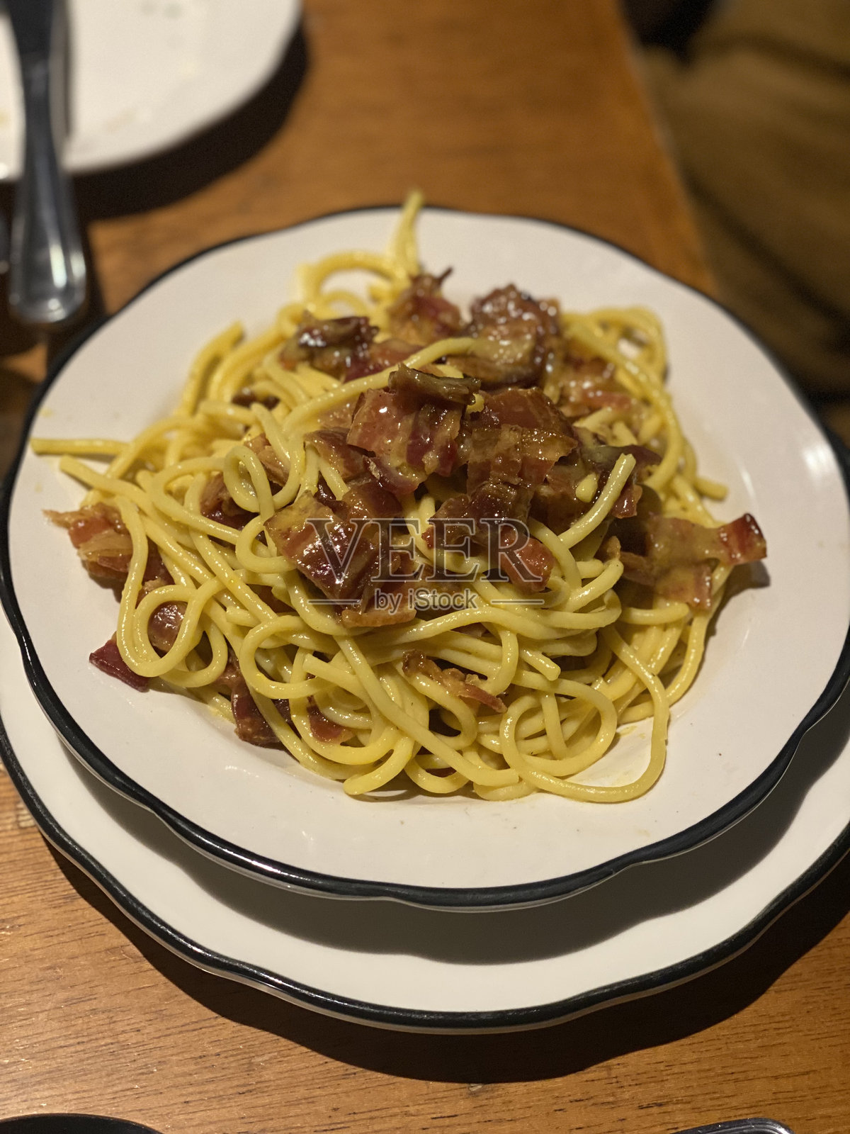 意大利培根奶酱意面照片摄影图片