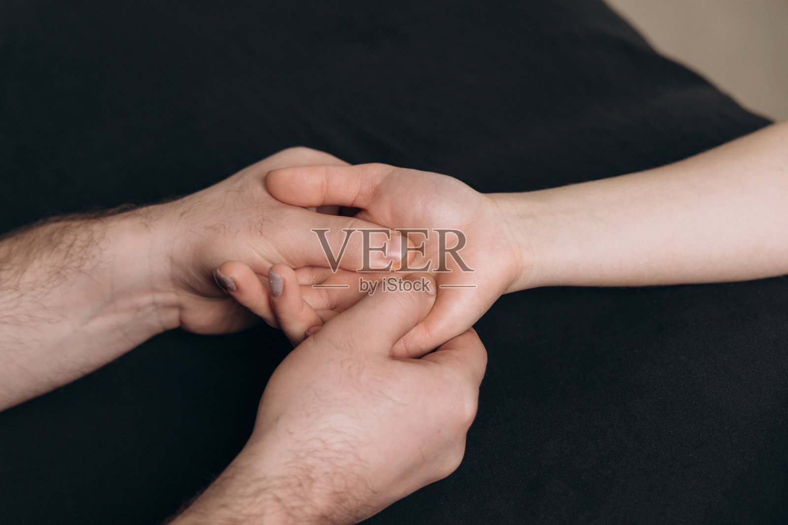 手部按摩特写照片摄影图片