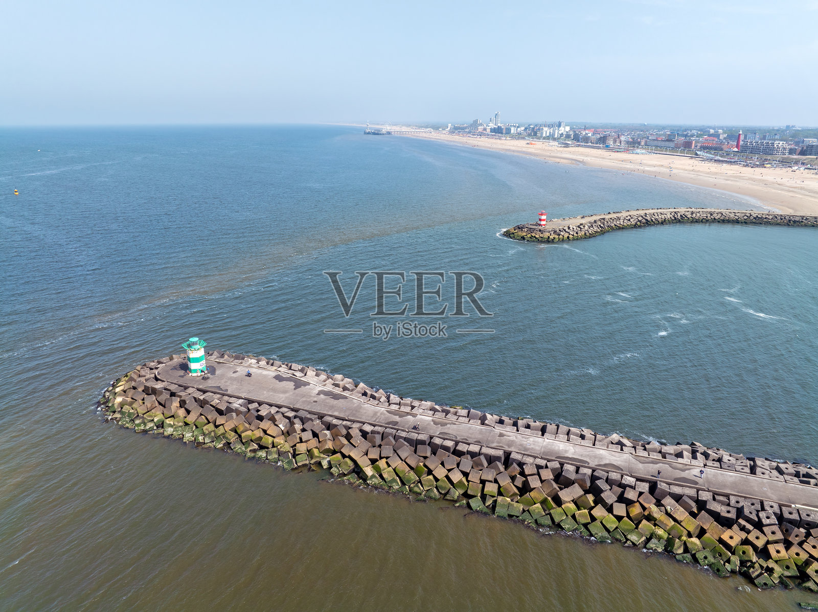 荷兰北海的舍温宁根空中俯瞰灯塔照片摄影图片