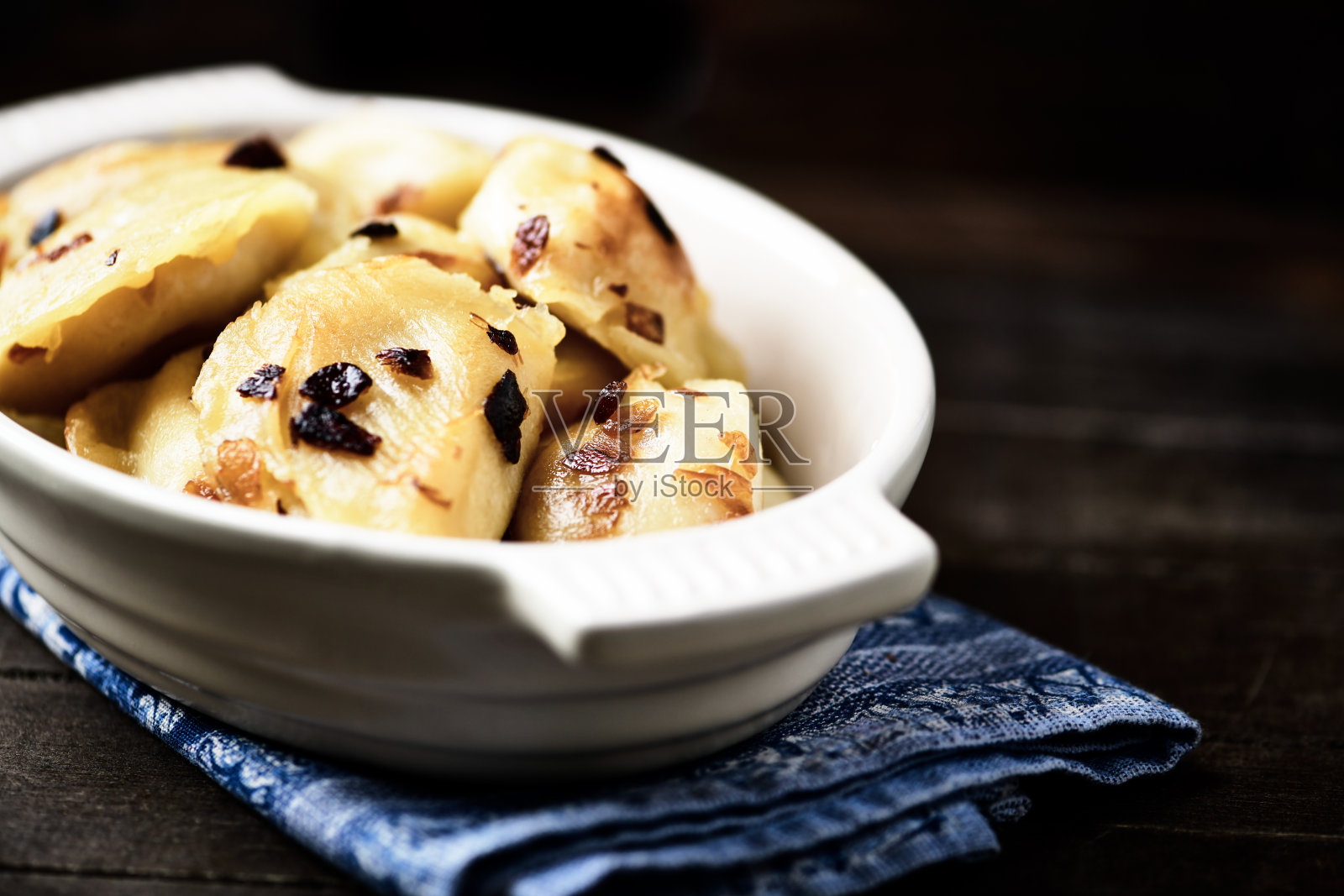 土豆和奶酪馅饺子（皮罗戈）照片摄影图片