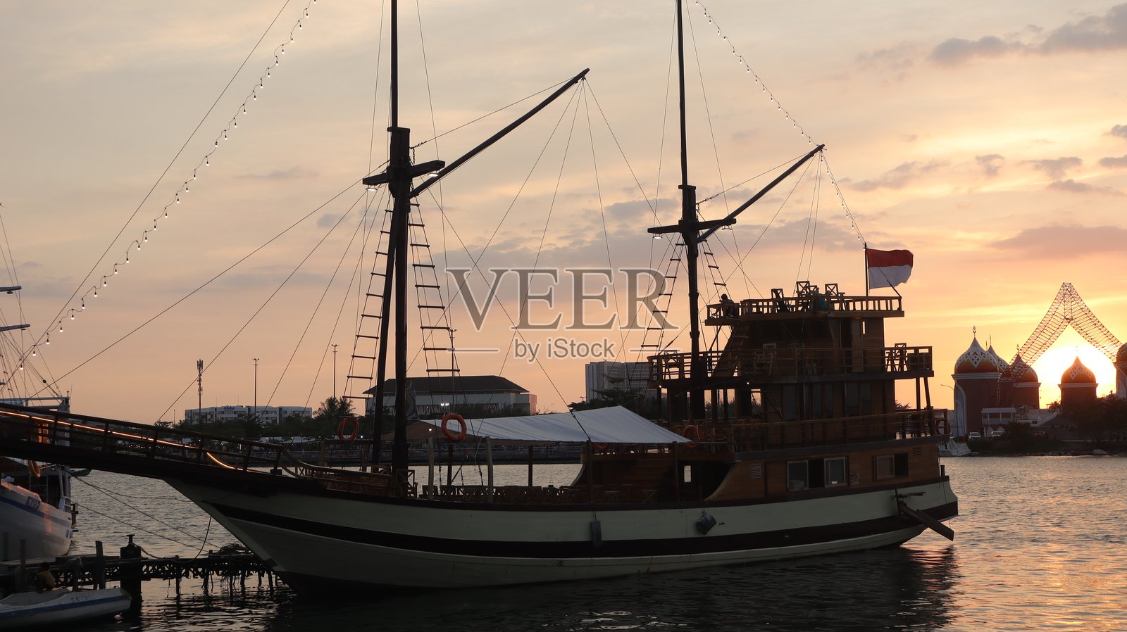 传统船只照片摄影图片