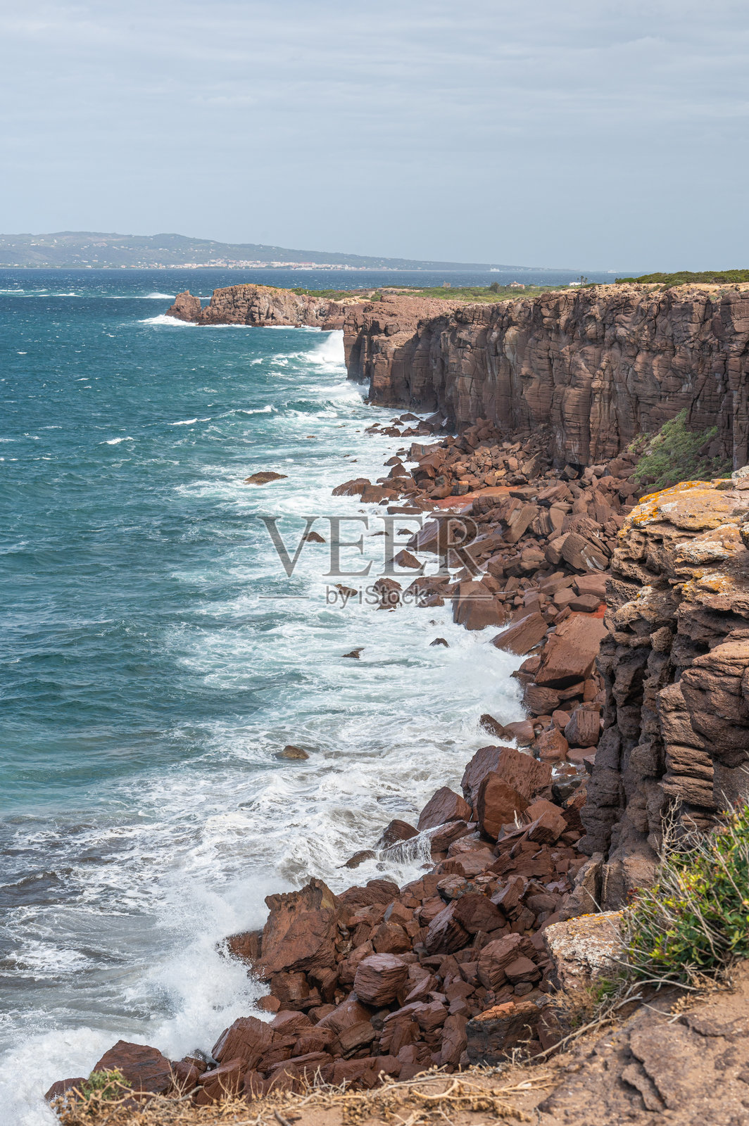 撒丁岛圣安提奥科岛上美丽的高红色悬崖Macorì照片摄影图片