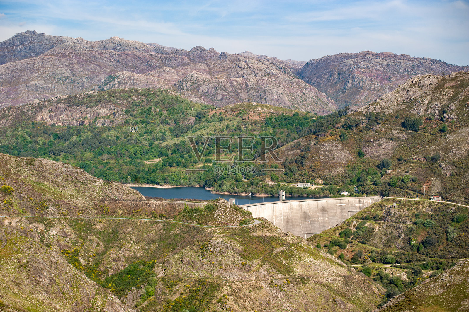 葡萄牙佩内达-热雷斯国家公园的水坝和水库照片摄影图片