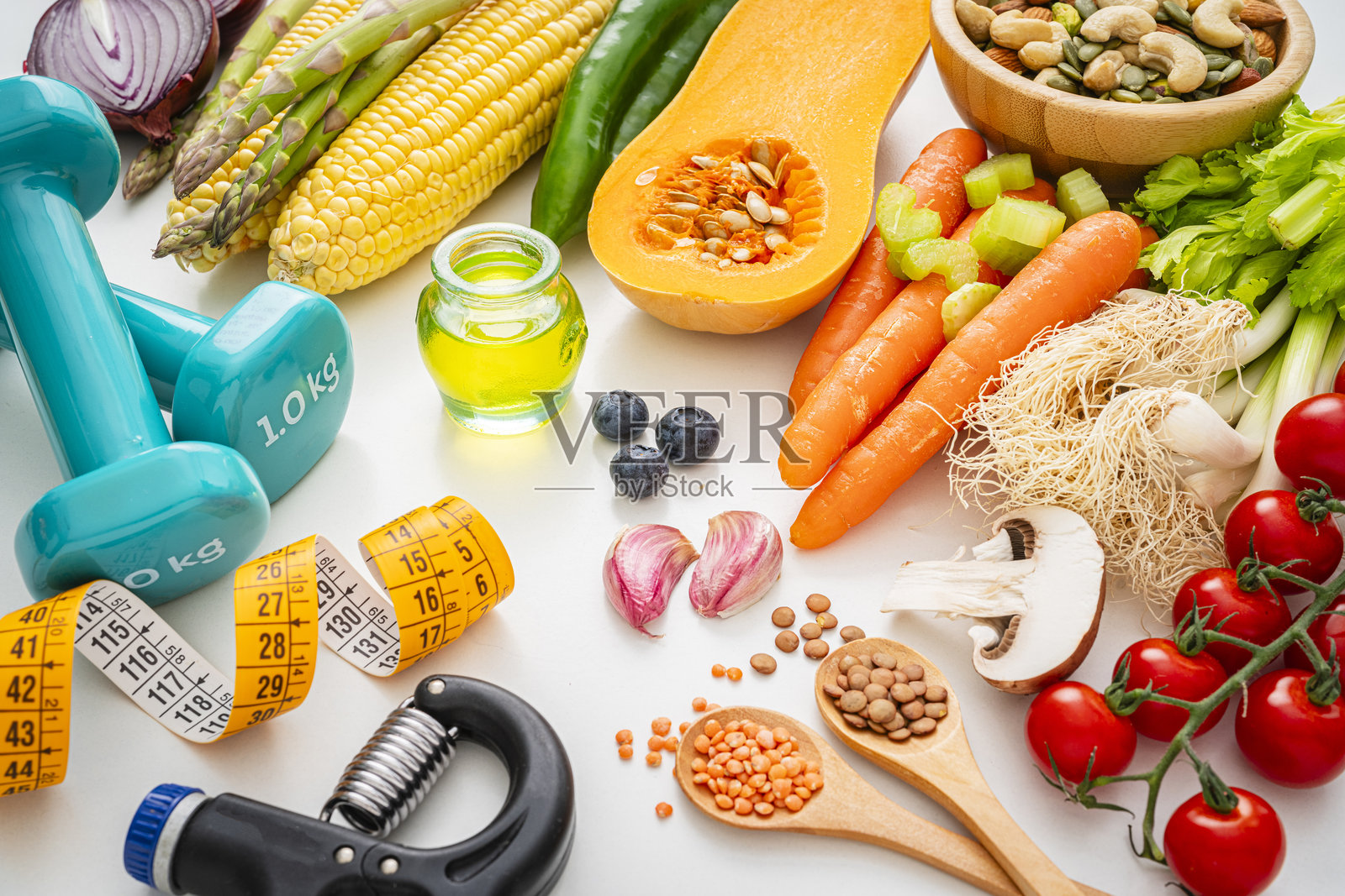 均衡饮食和锻炼是健康生活的关键照片摄影图片