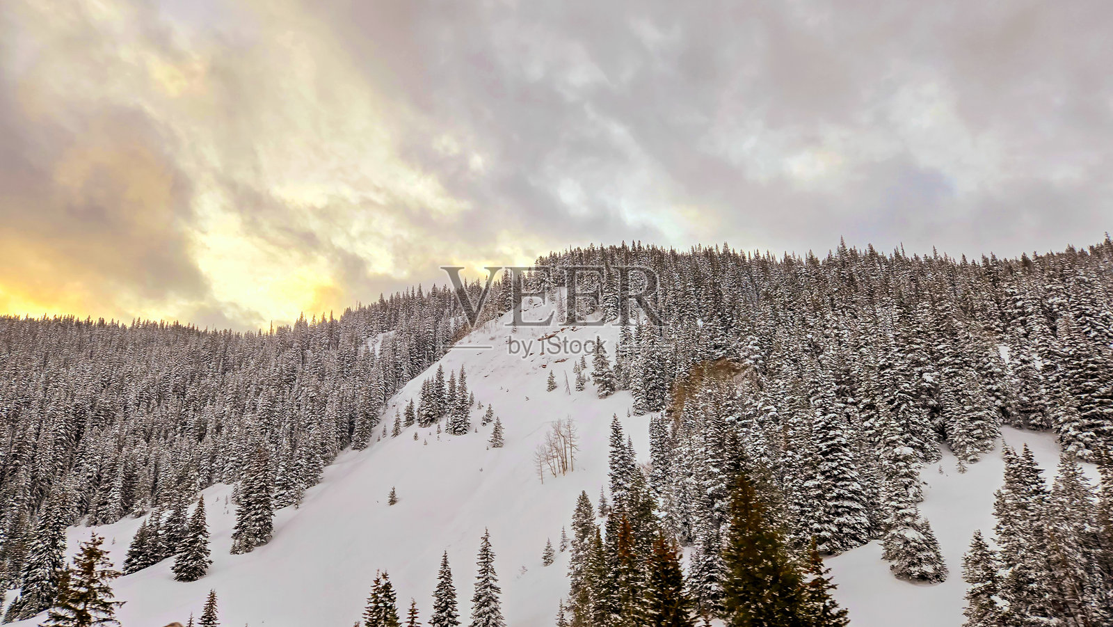 科罗拉多州I-70公路上的冬季日落照片摄影图片