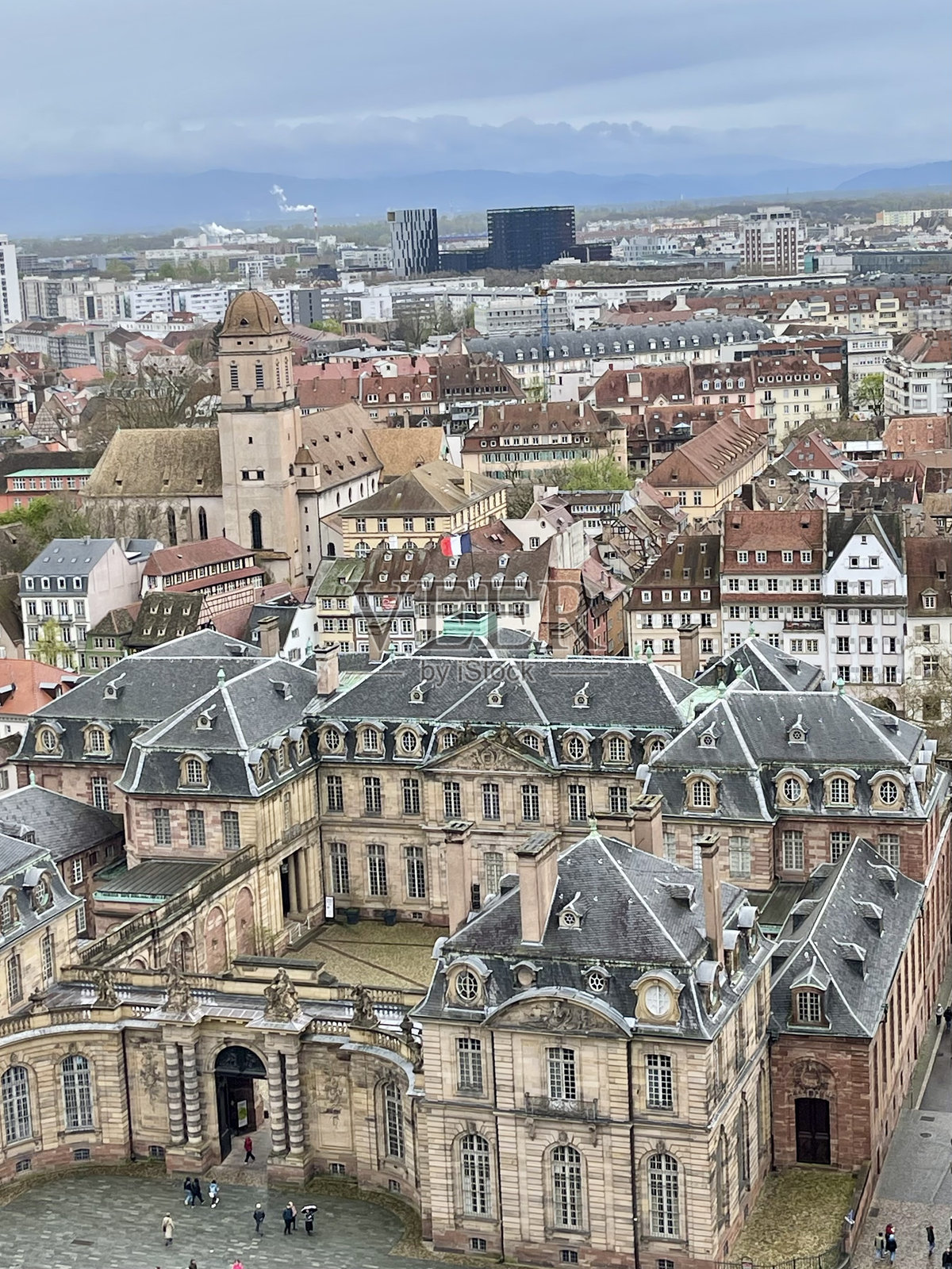 斯特拉斯堡大教堂的全景视图。阿尔萨斯。法国屋顶。照片摄影图片