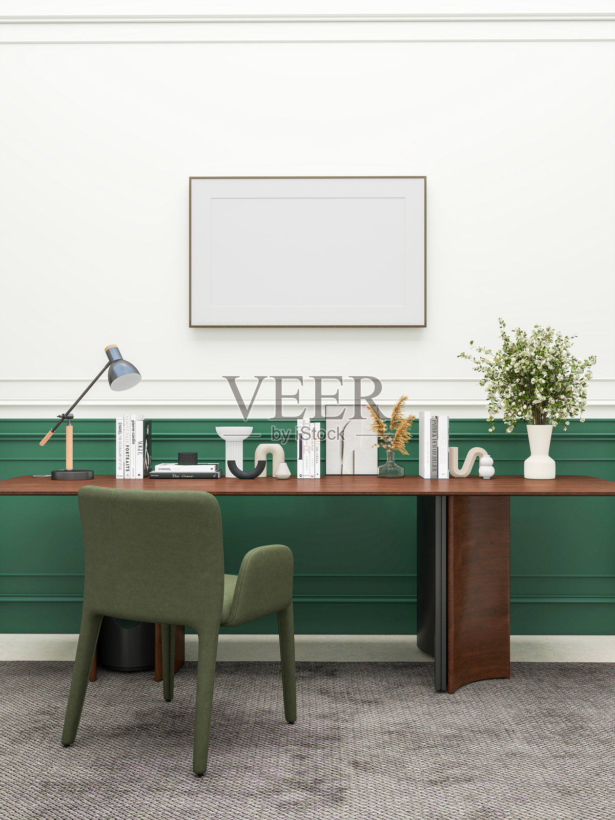 一个极简现代办公室桌面布置，包含一张木质桌子、一盏黑色与木质的台灯、书籍、抽象雕塑和一个装有白色花朵的花瓶。照片摄影图片