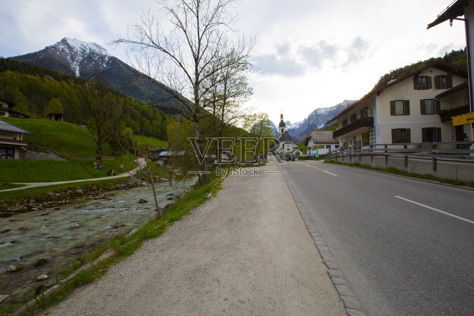 拉姆绍阿姆达赫施泰因是奥地利施蒂利亚州利岑区的一个市镇。照片摄影图片