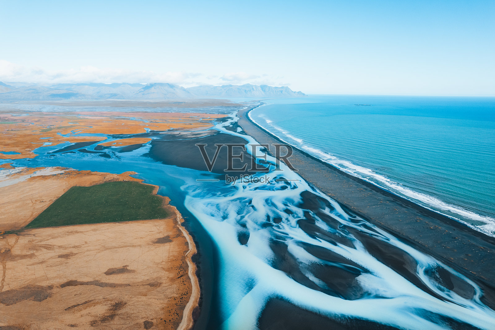 冰岛风景中的辫状河流鸟瞰图照片摄影图片
