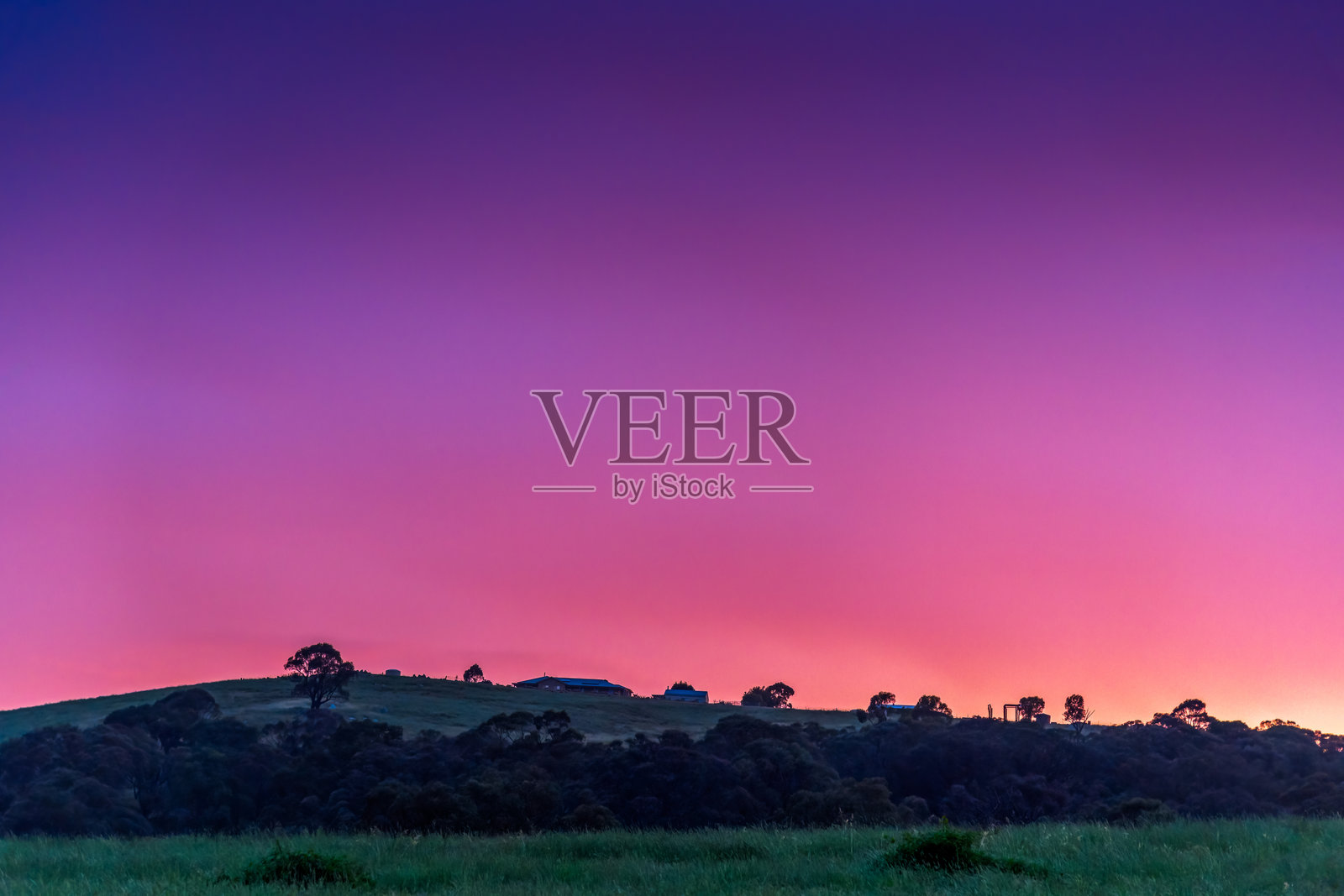 暴风雨后的乡村日落照片摄影图片