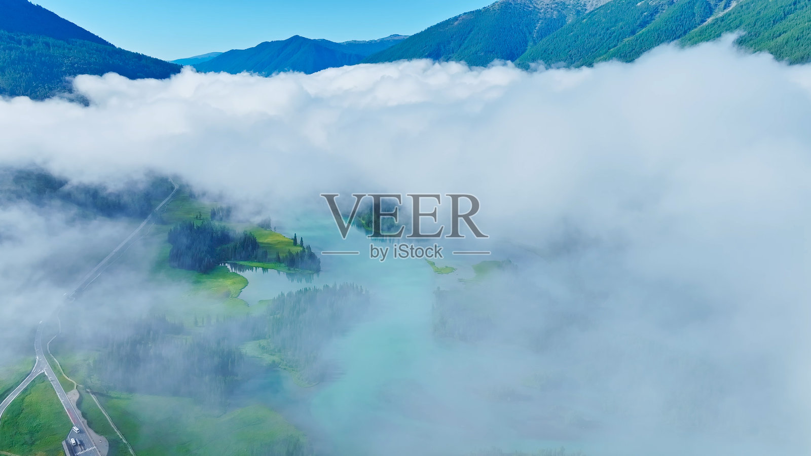 云海，喀纳斯风景区，布尔津县，阿勒泰地区，新疆，中国，亚洲。照片摄影图片