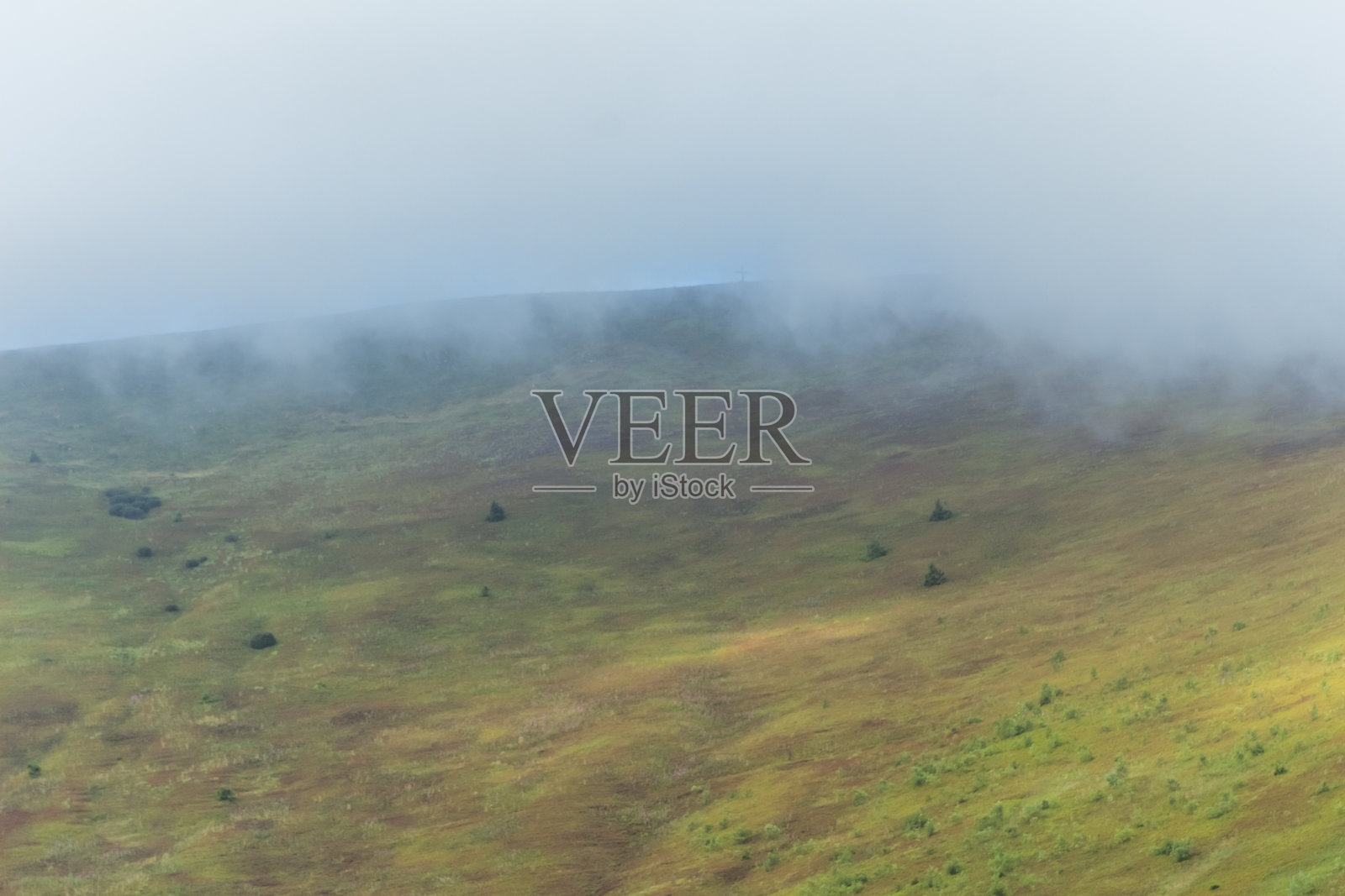 山上的云彩照片摄影图片