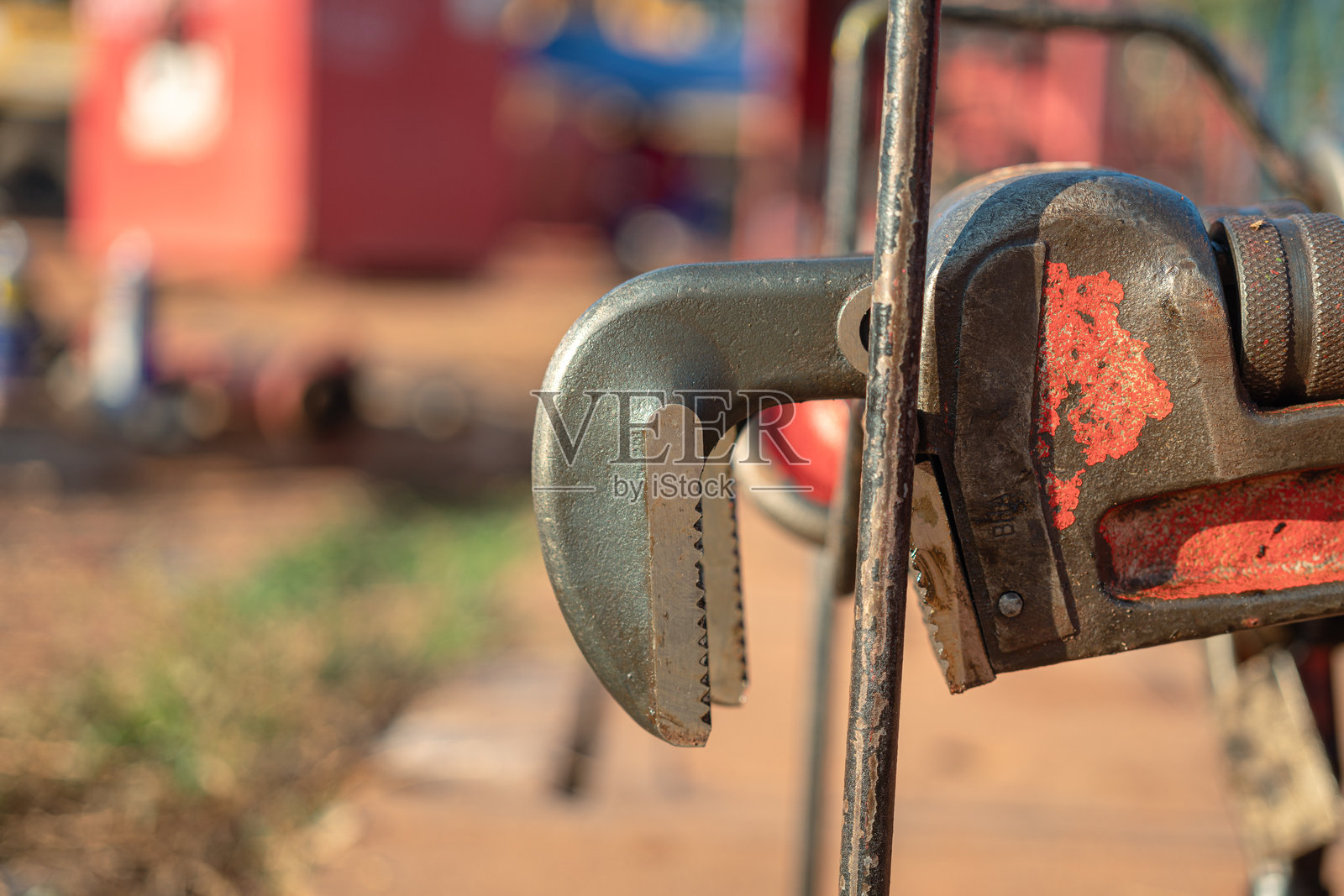 重型可调管钳。工业工作设备手工具。照片摄影图片