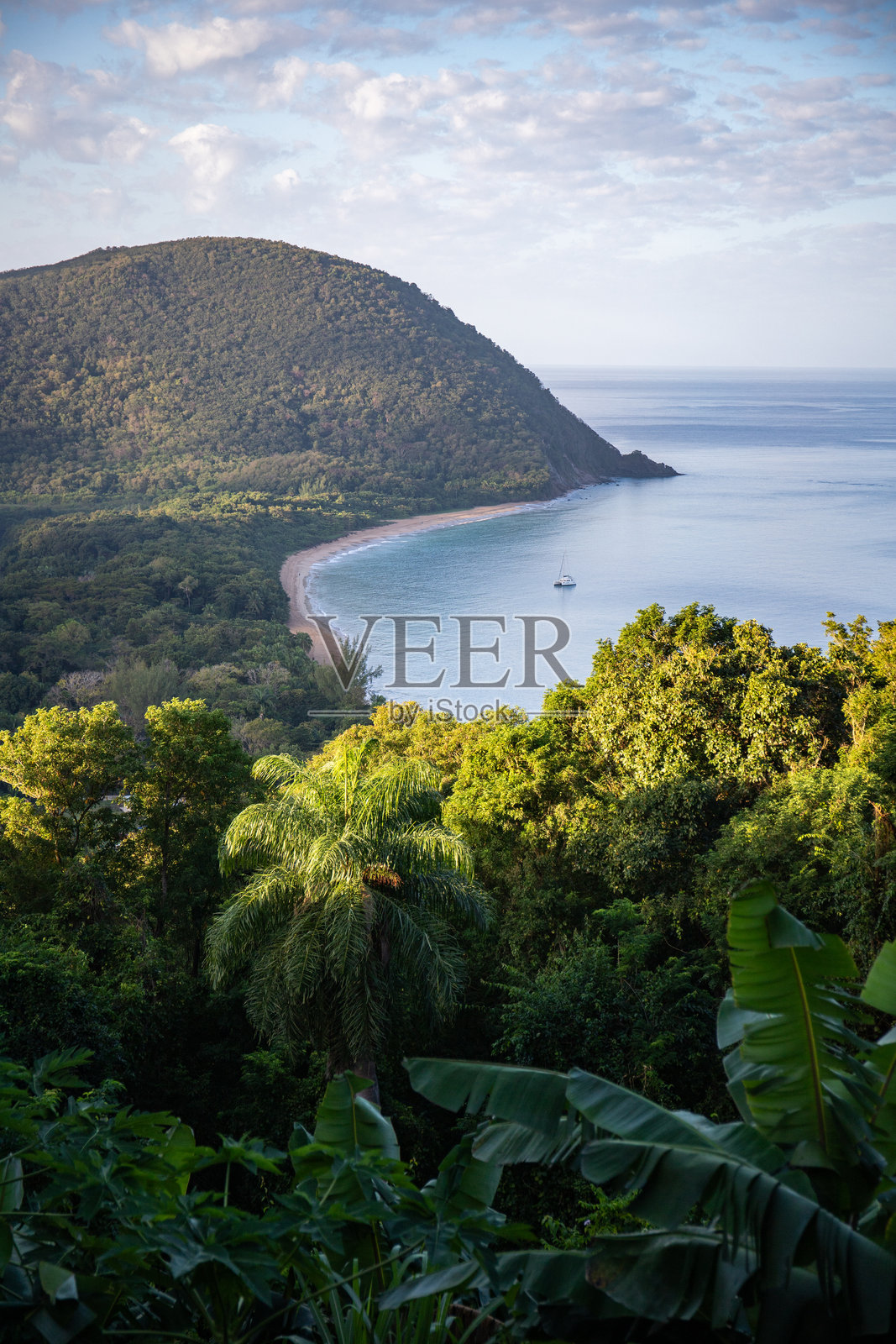 瓜德罗普，法属安的列斯群岛。巴斯特尔岛的大安斯沙滩景观。一个隐秘的海湾。照片摄影图片