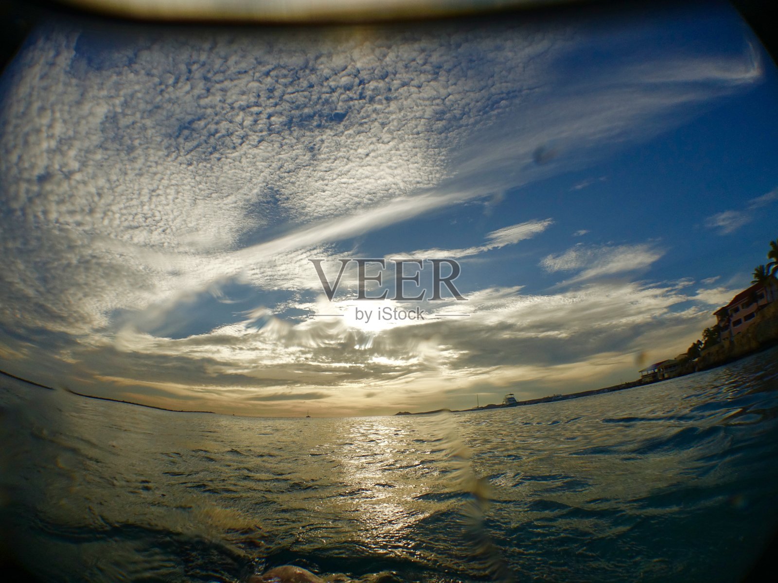 在博内尔荷兰加勒比海潜水期间的水面间隔。照片摄影图片