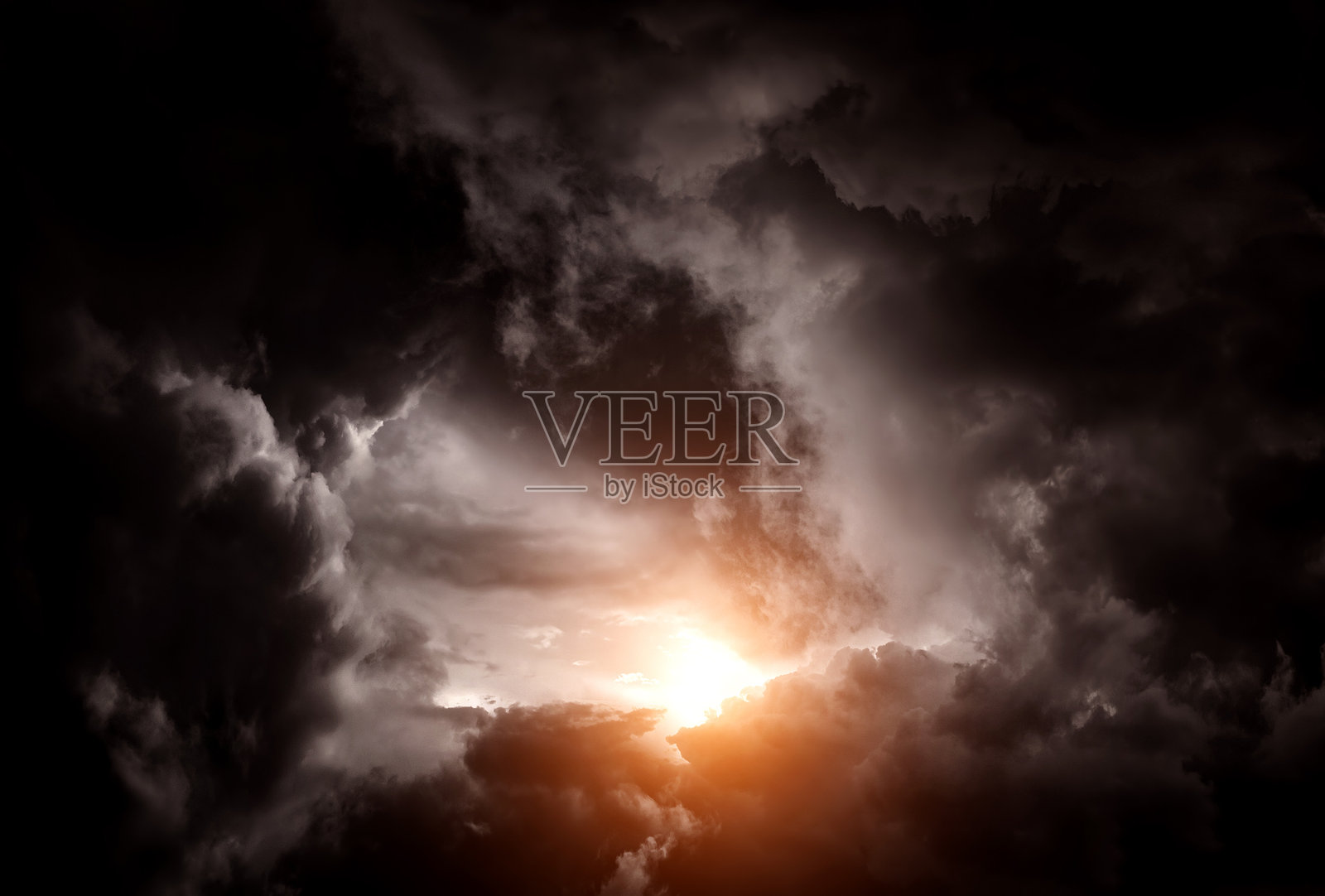 阳光下的暴风云照片摄影图片