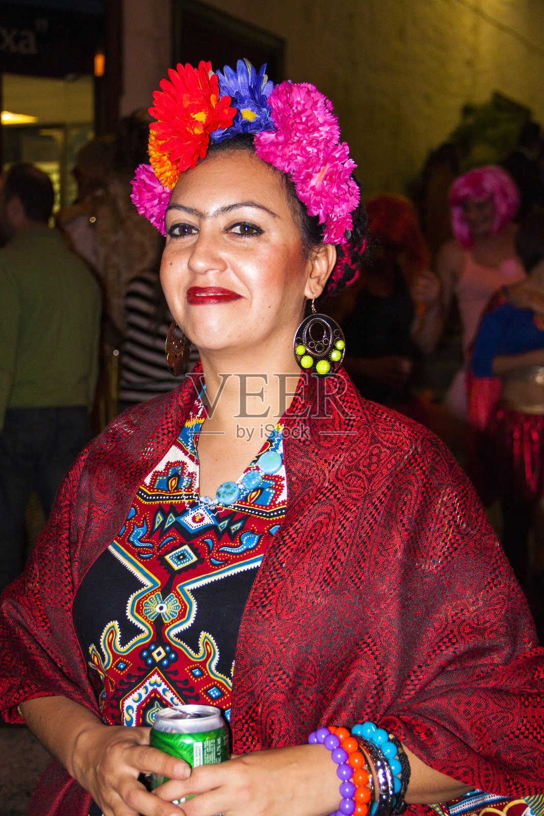 西班牙阿盖特狂欢节上穿着服装的女性肖像照片摄影图片