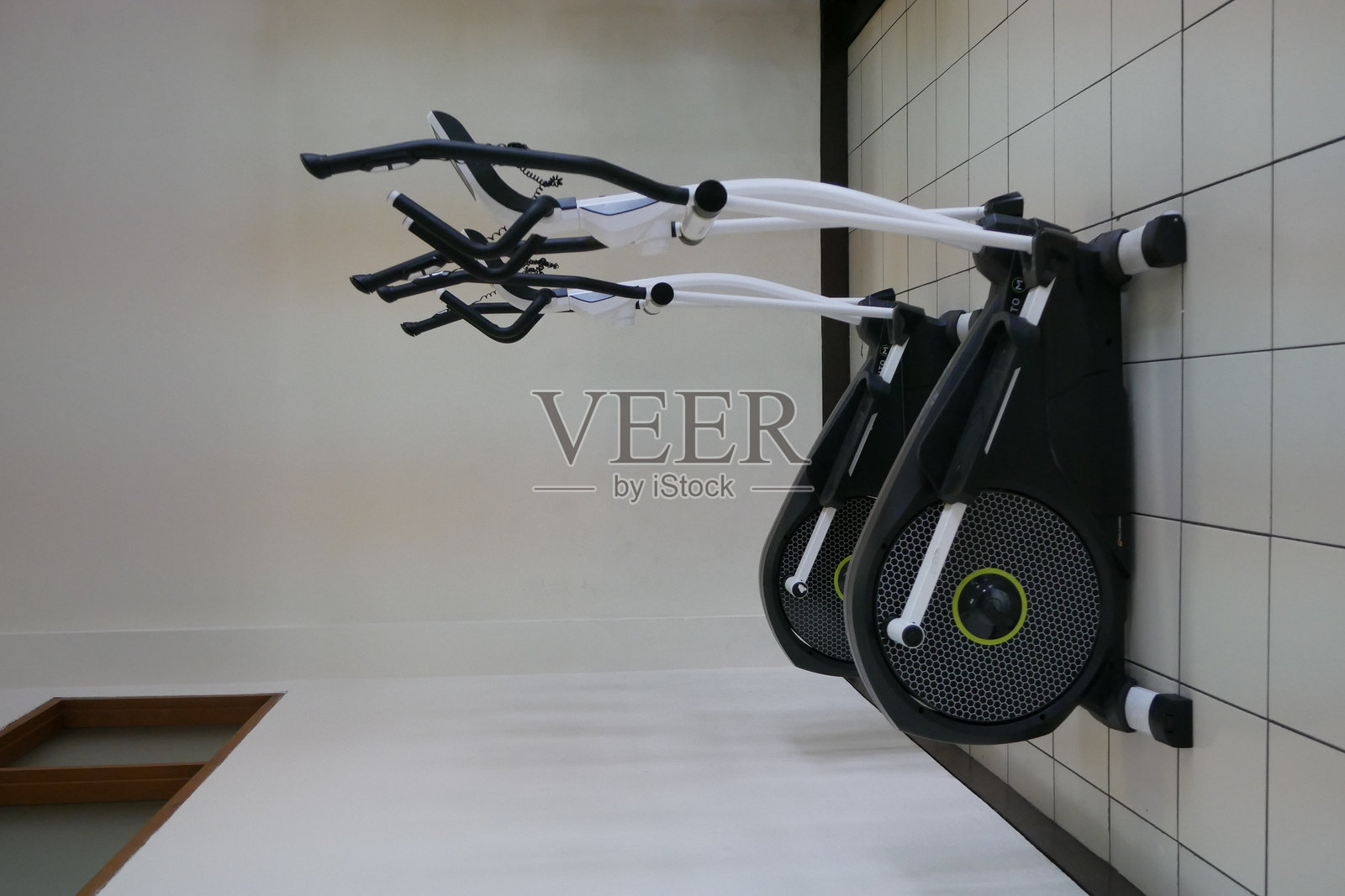 高性能生态交叉训练器照片摄影图片