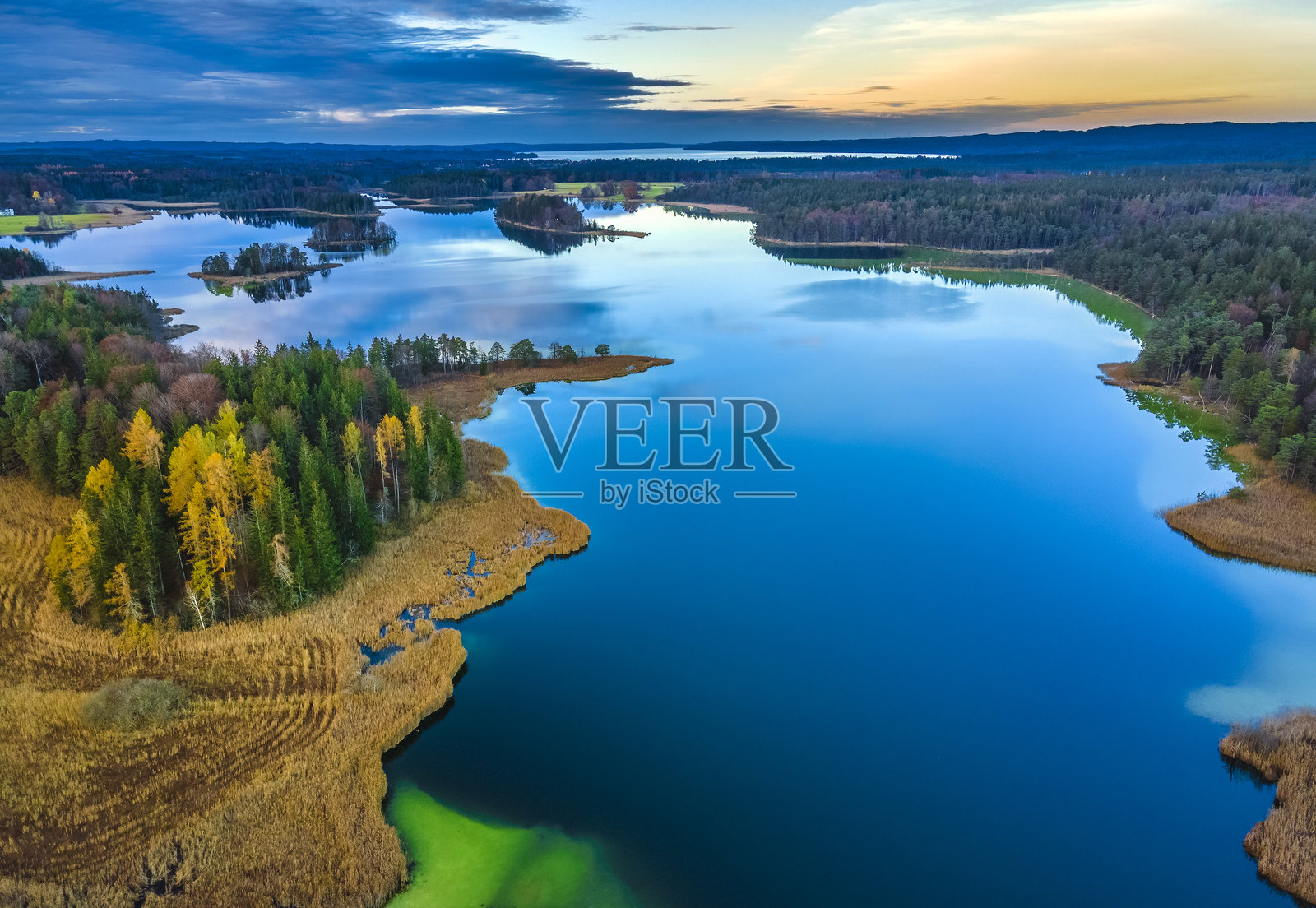 德国巴伐利亚的秋季奥斯特湖照片摄影图片