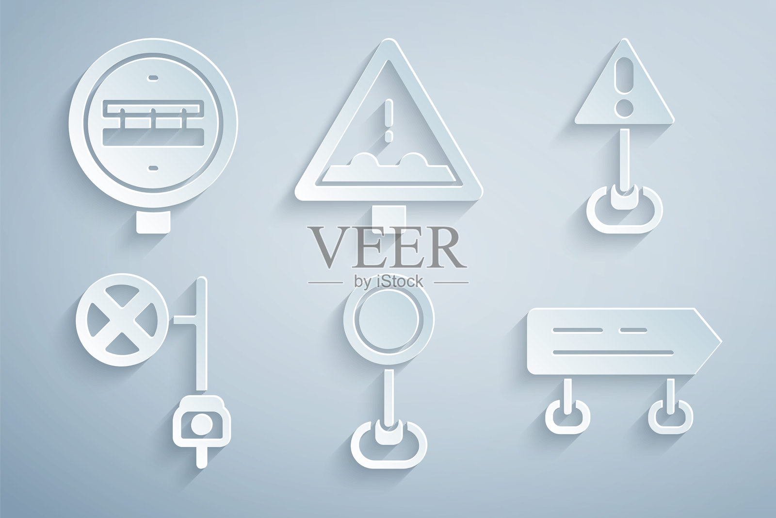 交通标志，三角形中的感叹号，带摄像头的停车标志，前方不平路面标志和铁路道口图标。矢量图。插画图片素材