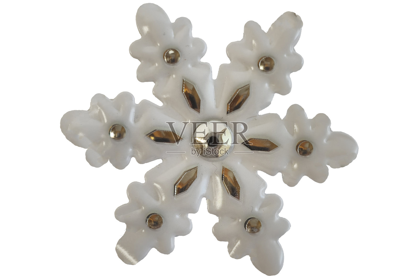 一朵白色塑料雪花，上面镶嵌着水晶，背景为白色。照片摄影图片