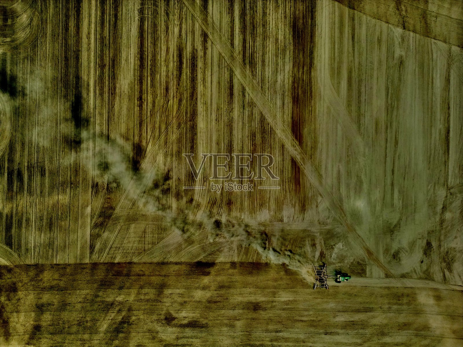 耕作那片田地照片摄影图片