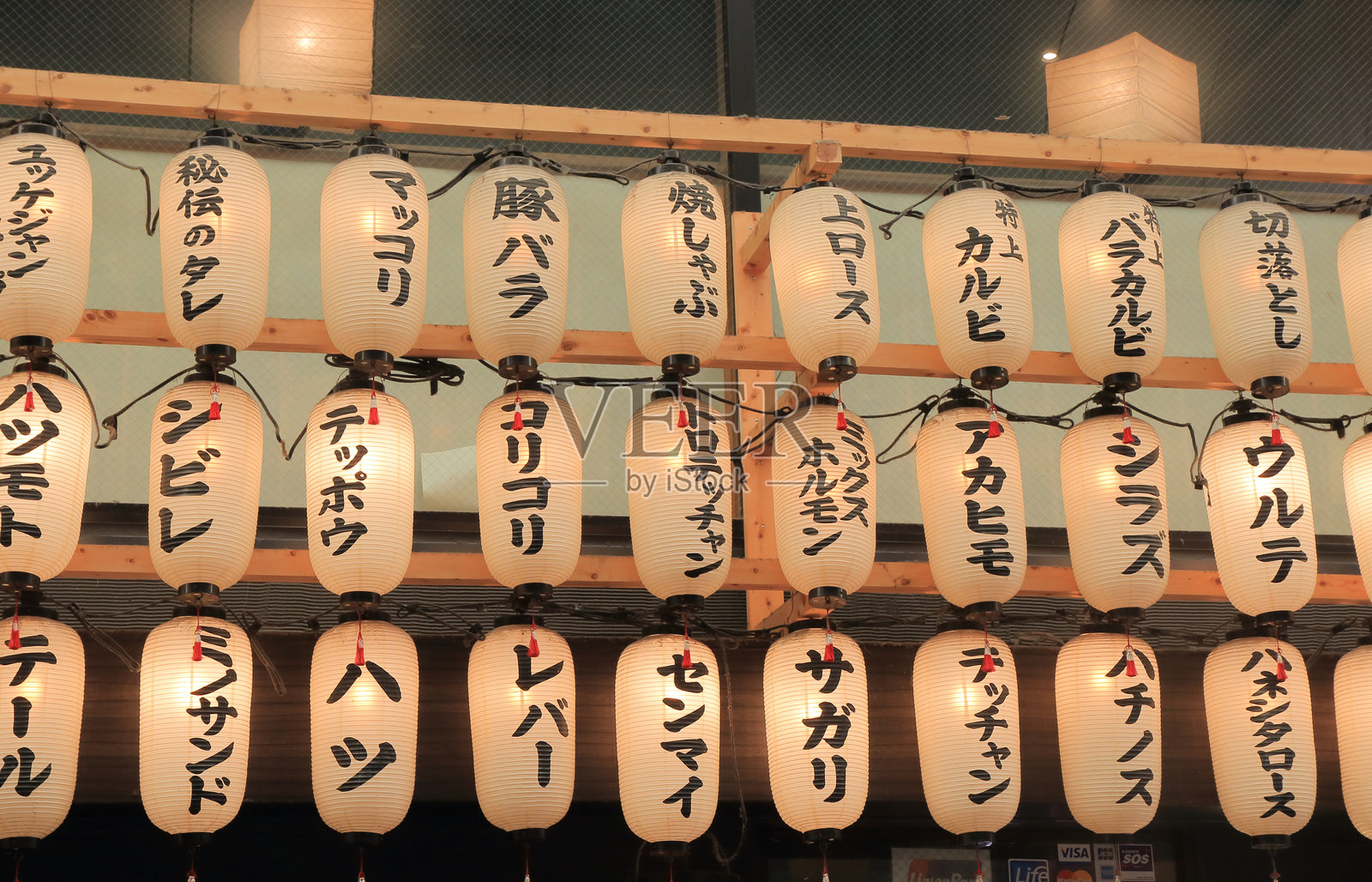 日本烧肉餐厅的灯笼照片摄影图片