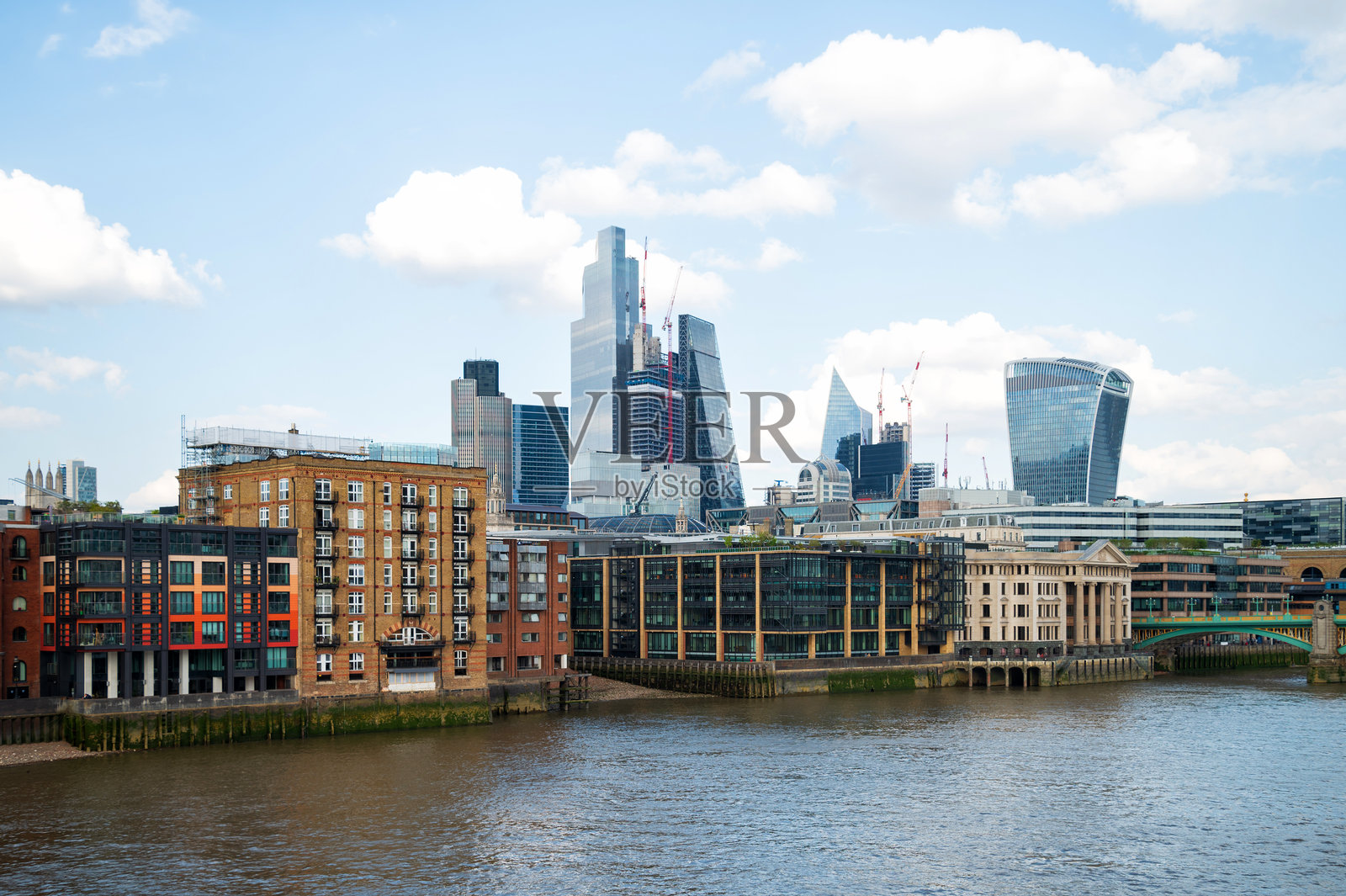 伦敦市天际线。照片摄影图片
