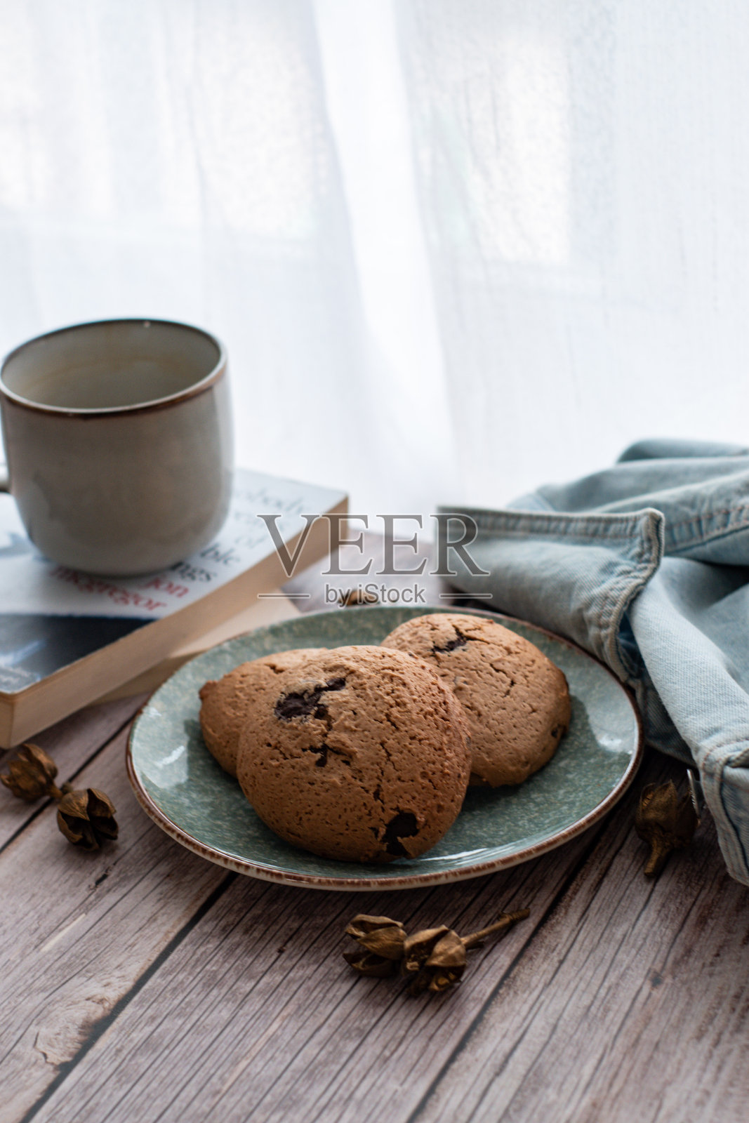 巧克力碎片饼干。自制食谱照片摄影图片