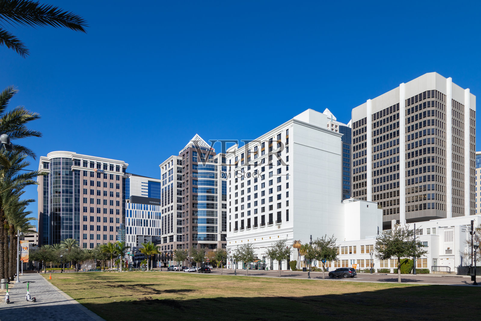 奥兰多市中心的天际线，现代与历史建筑交融照片摄影图片