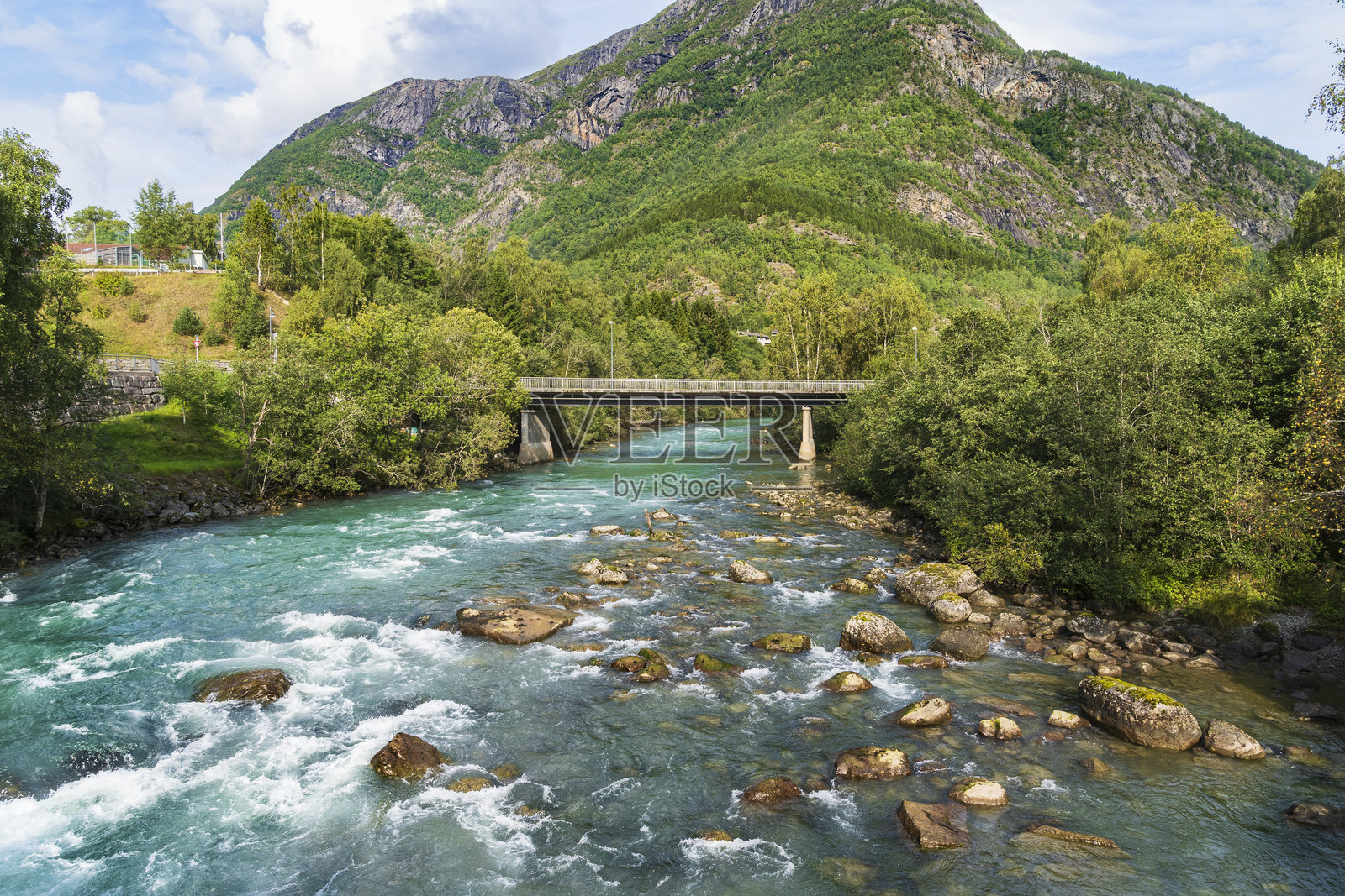 挪威卢斯特峡湾尽头的斯基约尔登村照片摄影图片