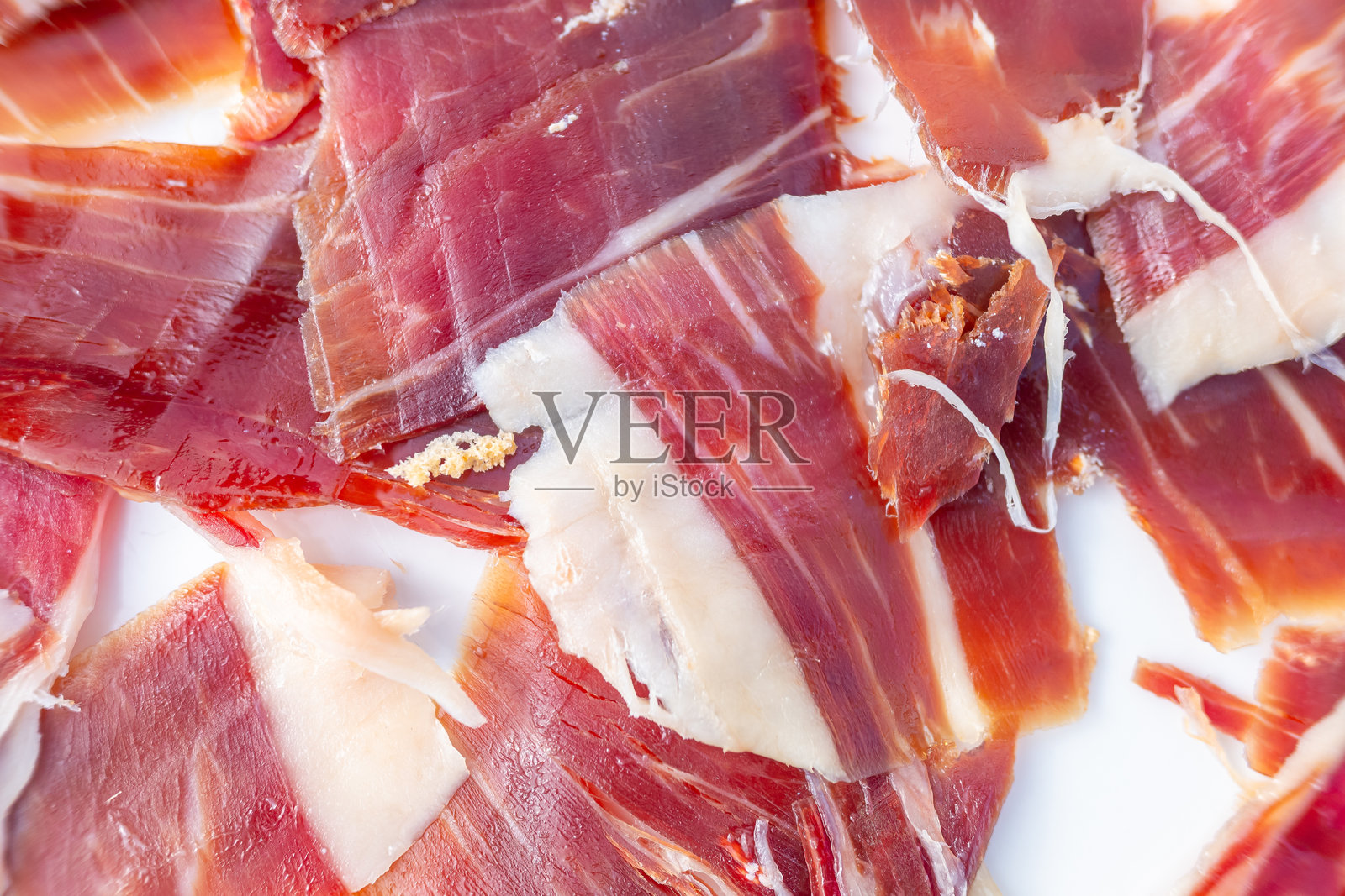 奢华的橡果喂养伊比利亚火腿细节，切片的腌制伊比利亚橡果喂养火腿，俯视特写图。照片摄影图片