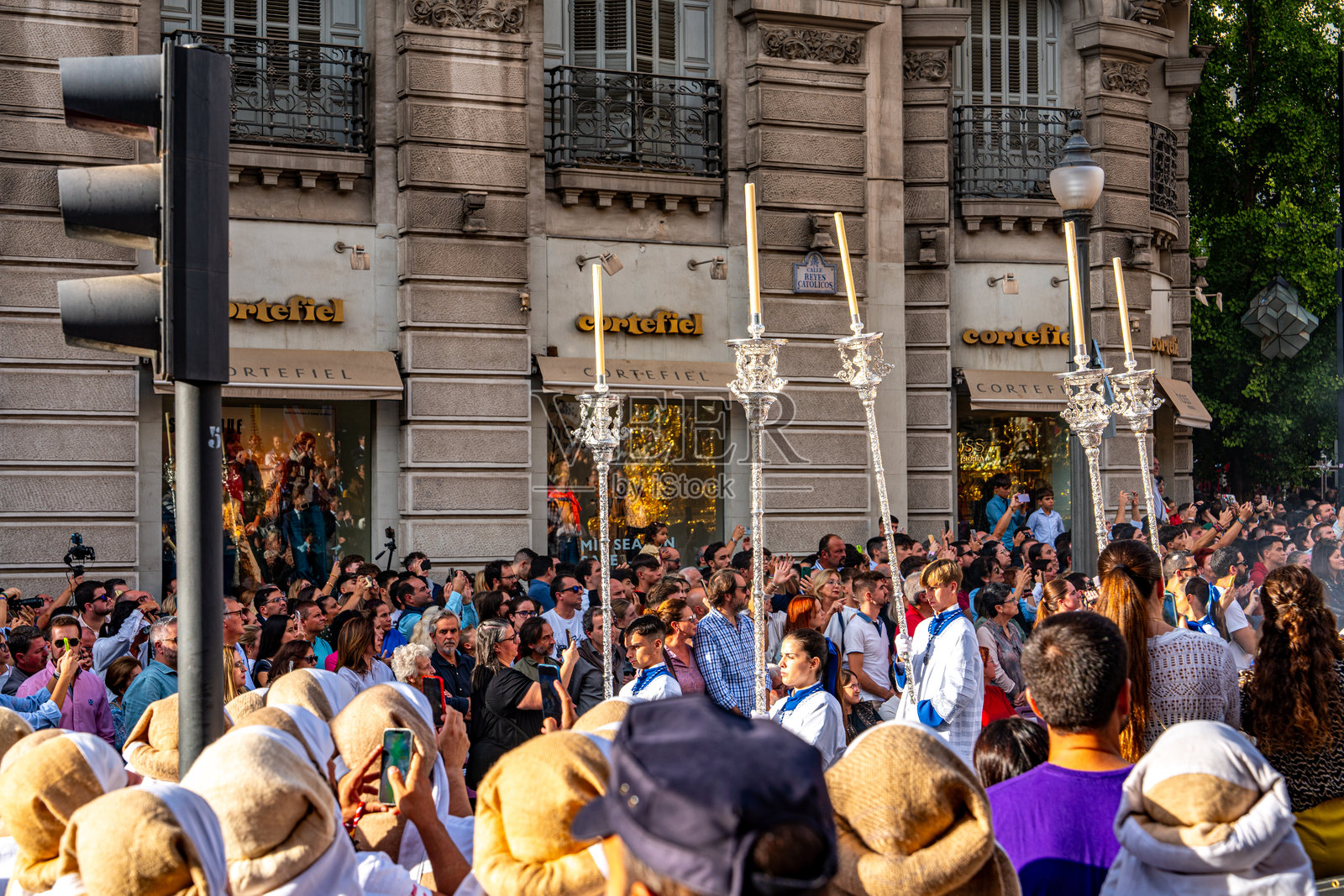 西班牙格拉纳达的卡托利克国王传统圣周游行照片摄影图片