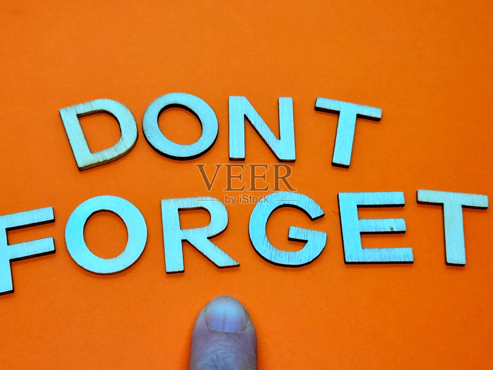 不要忘记带有橙色背景的字幕或文字照片摄影图片