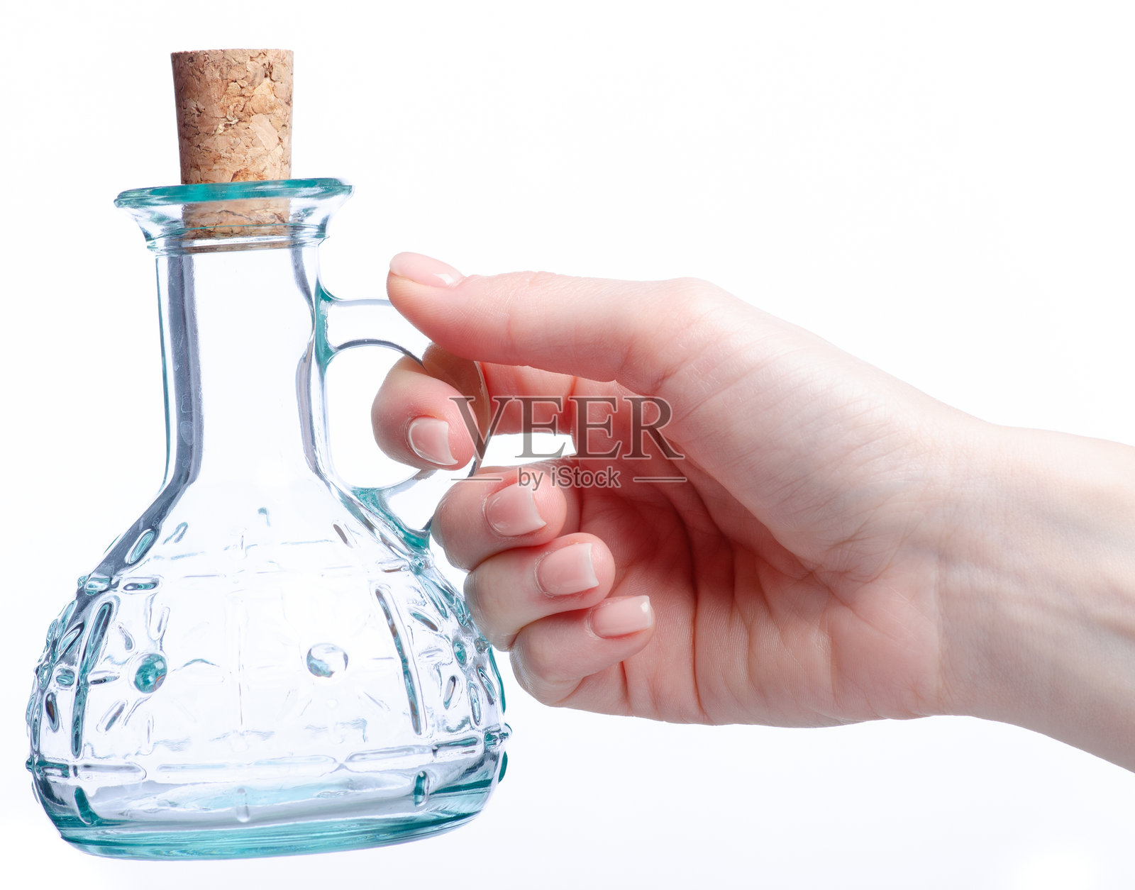 手中拿着空的酒瓶和瓶塞照片摄影图片