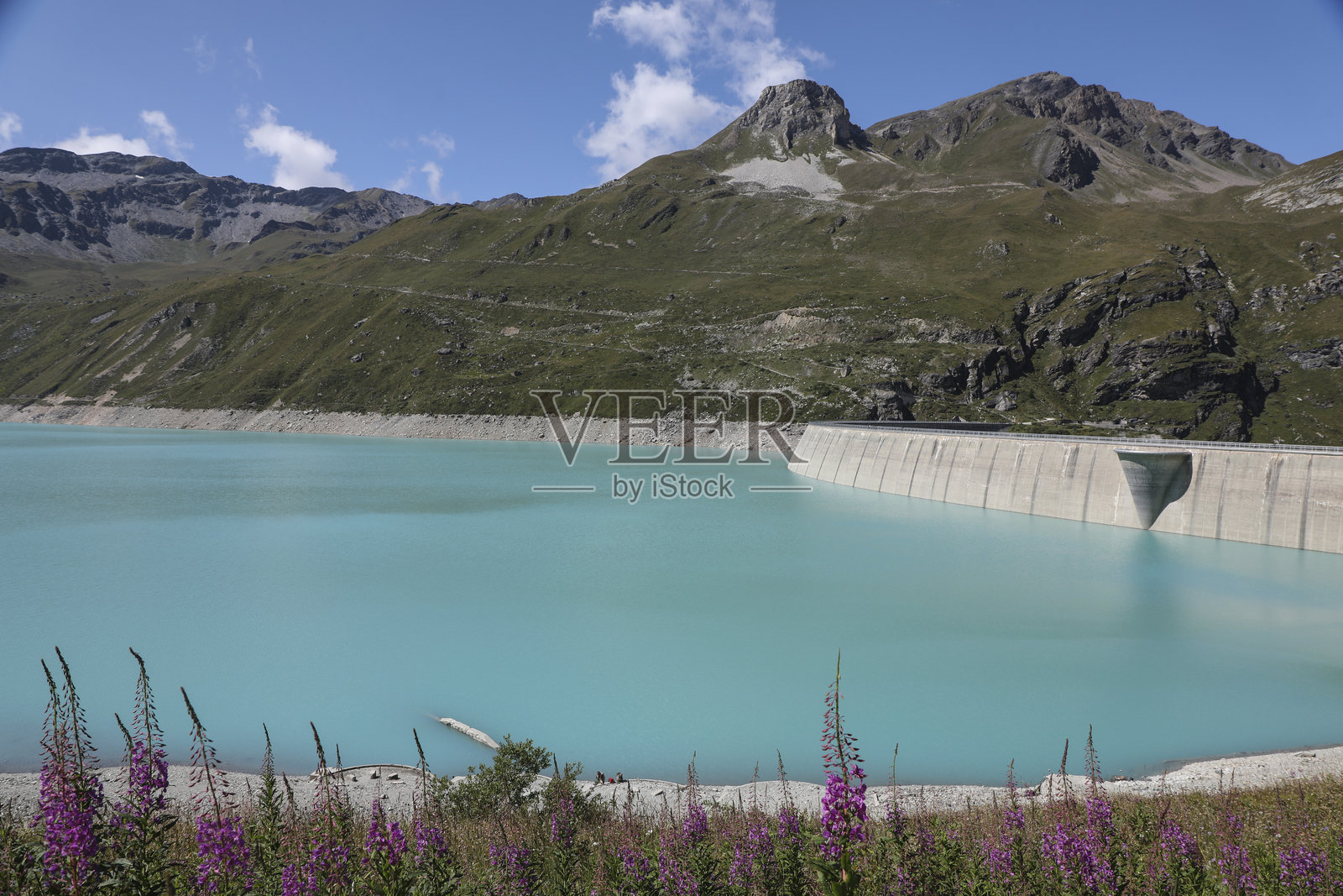 湖泊与山脉照片摄影图片