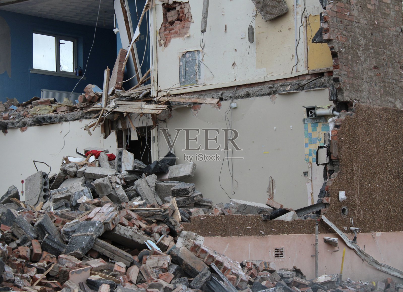 被遗弃的公寓楼正在被拆除，邓弗里斯照片摄影图片