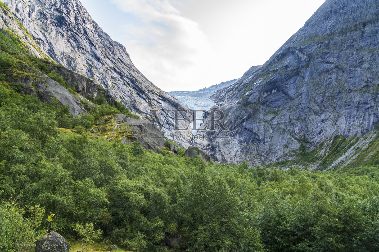 挪威奥尔登附近的约斯特达尔冰川公园中的布里克斯达尔冰川照片摄影图片