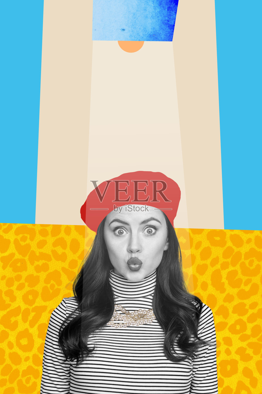 垂直拼贴创意海报，单色效果，惊讶可爱的年轻女士，法式贝雷帽风格，色彩丰富的背景照片摄影图片