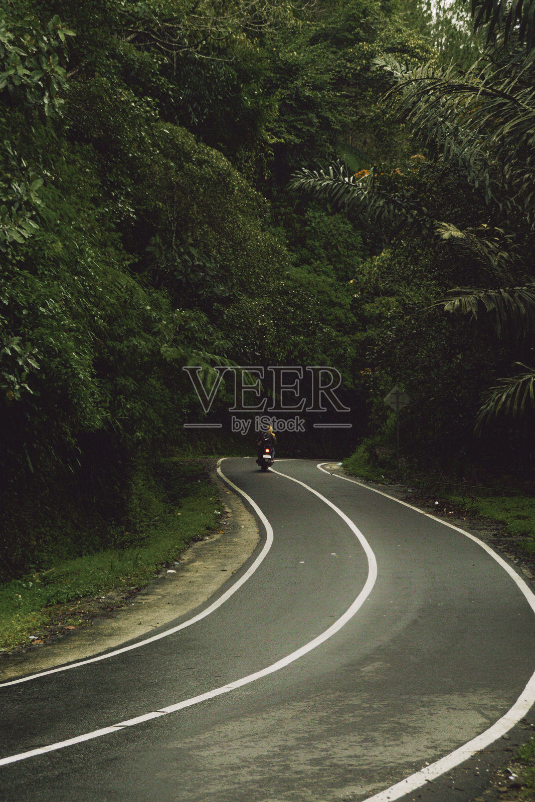 蜿蜒的山路照片摄影图片