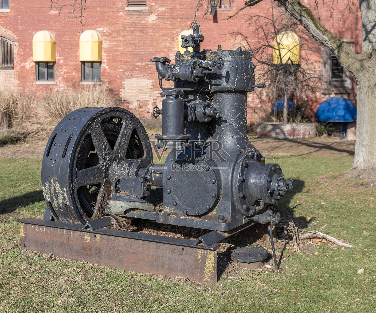 100中心的复古发动机照片摄影图片
